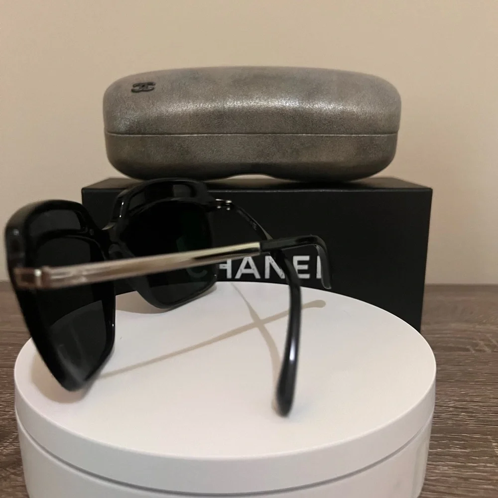 CHANEL 5378 NWOT Square Sunglasses with Grey/Blue Mirror lenses.